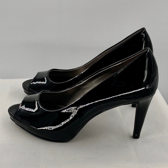 NWT Bandolino Rainaa Women’s Black Patent Leather Pumps Heels Shoes - Picture 8 of 11